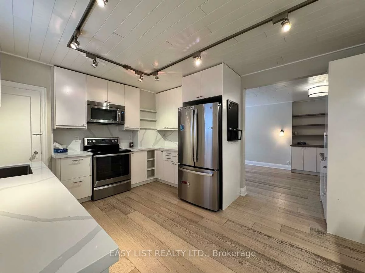 28, Inverleigh, Stonegate-Queensway, Toronto