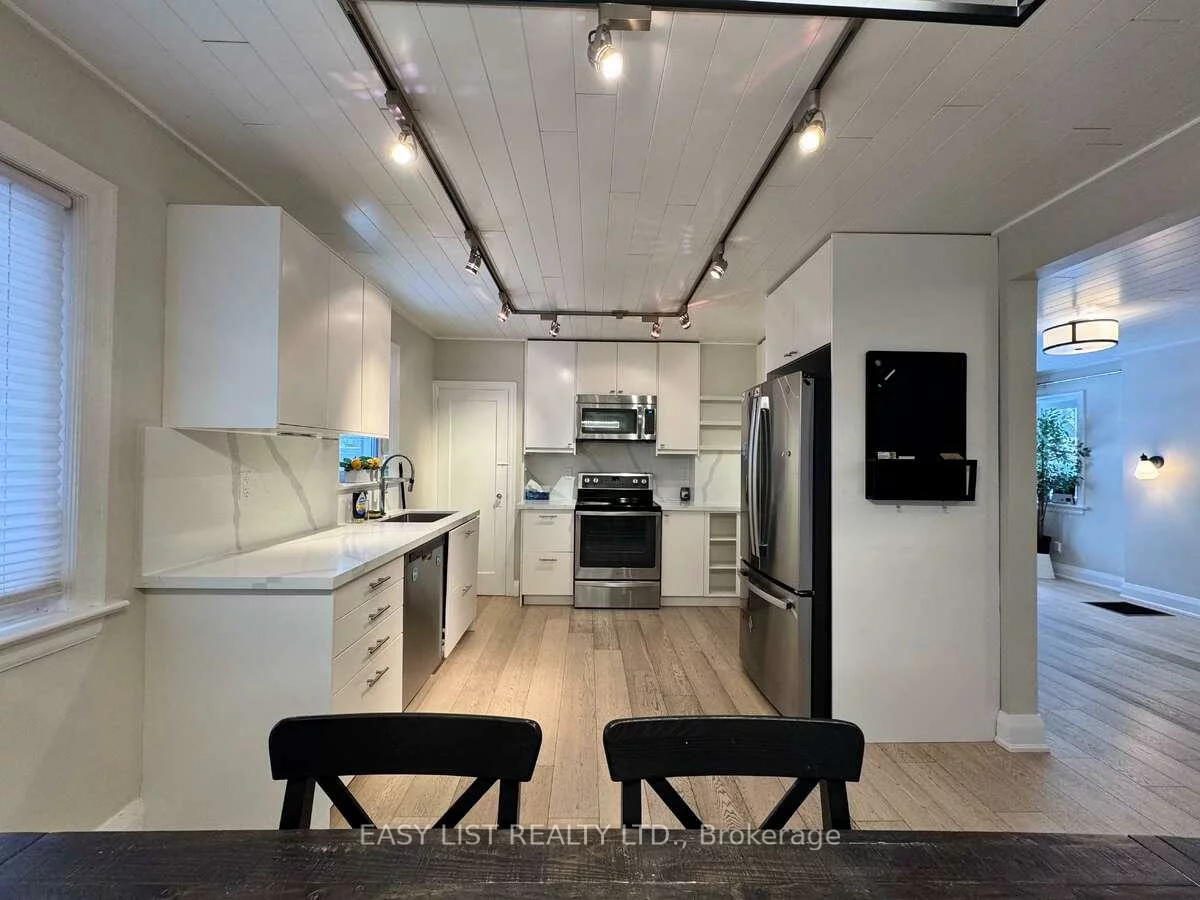 28, Inverleigh, Stonegate-Queensway, Toronto