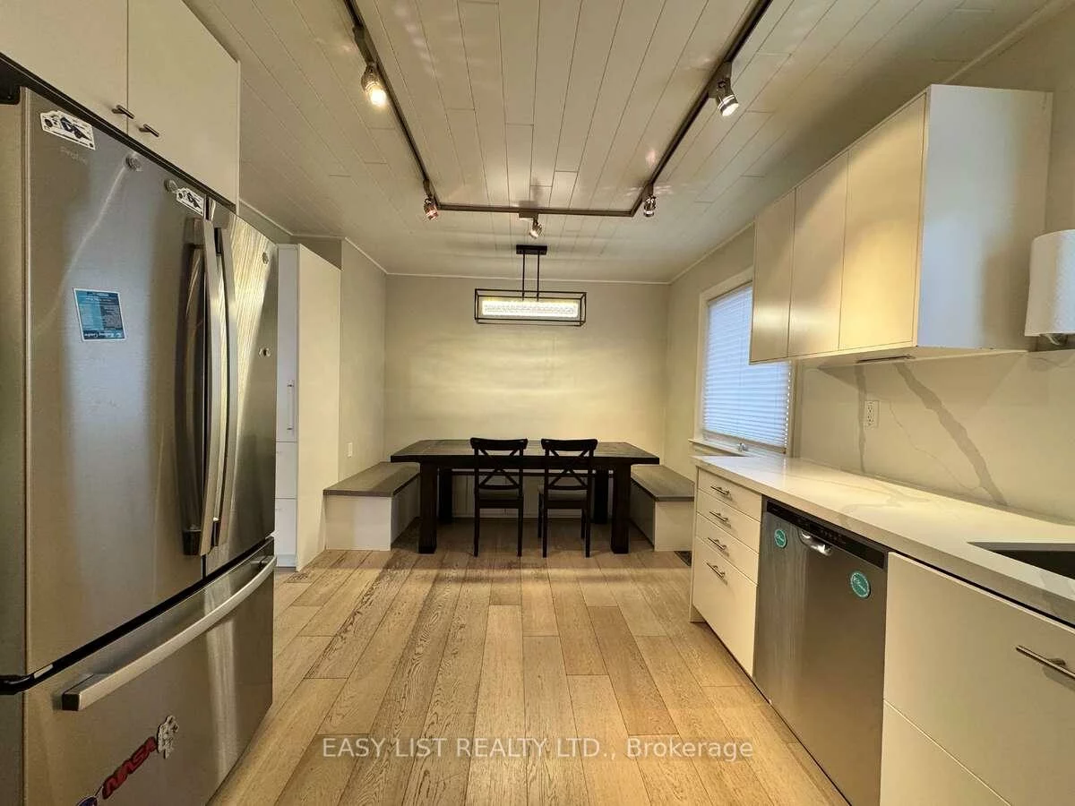 28, Inverleigh, Stonegate-Queensway, Toronto