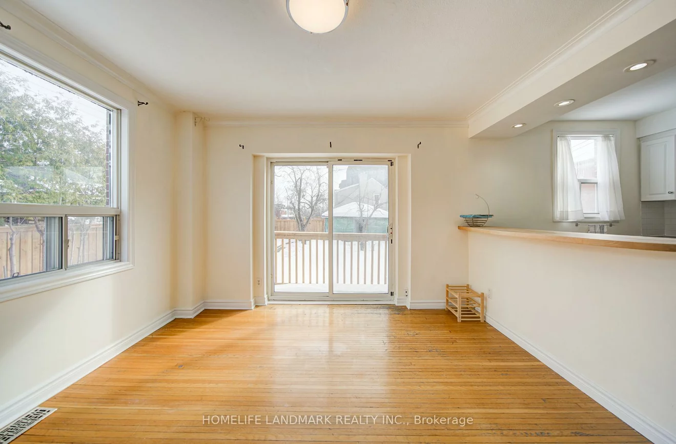 880, Shaw, Dovercourt-Wallace Emerson-Junction, Toronto