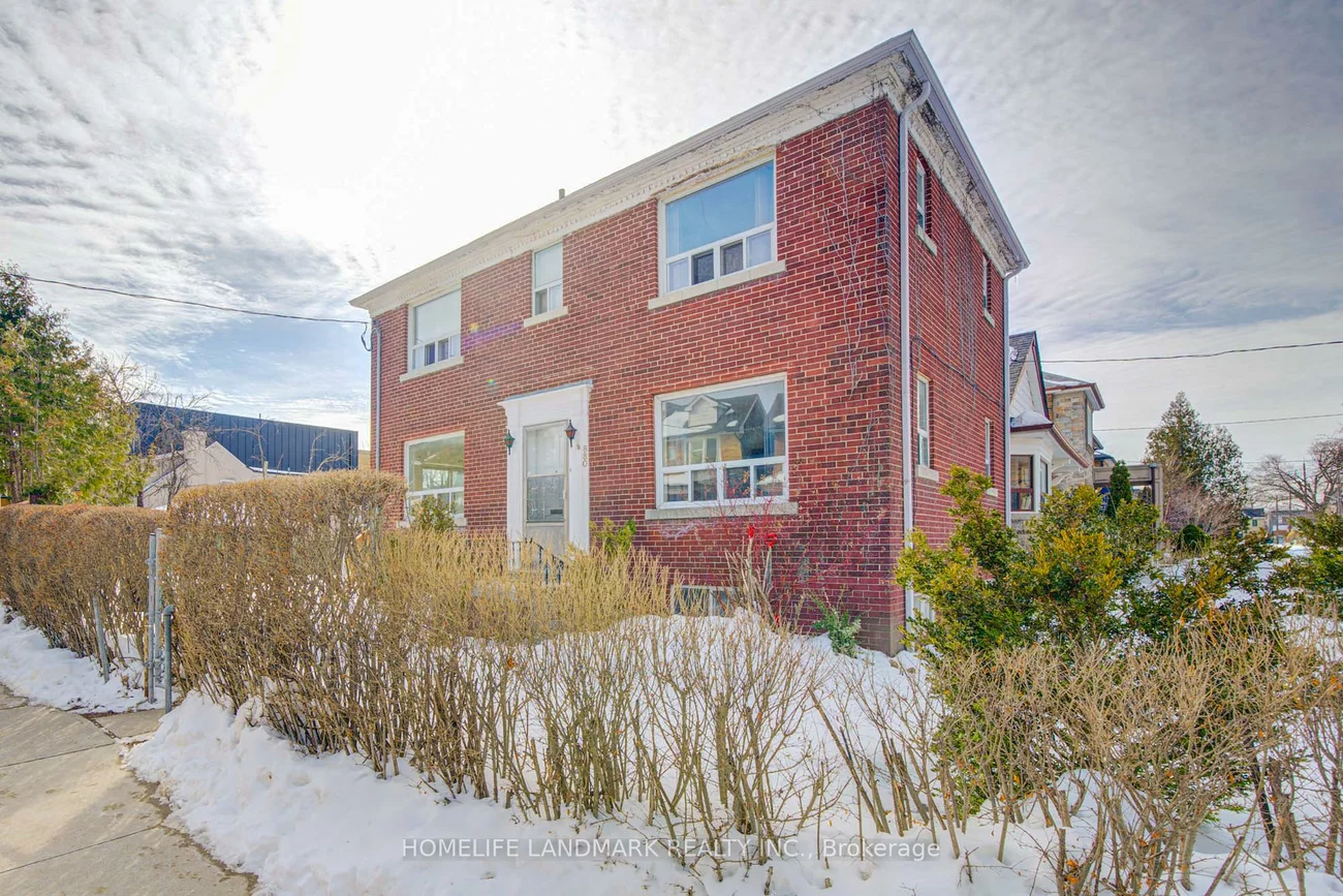 880, Shaw, Dovercourt-Wallace Emerson-Junction, Toronto