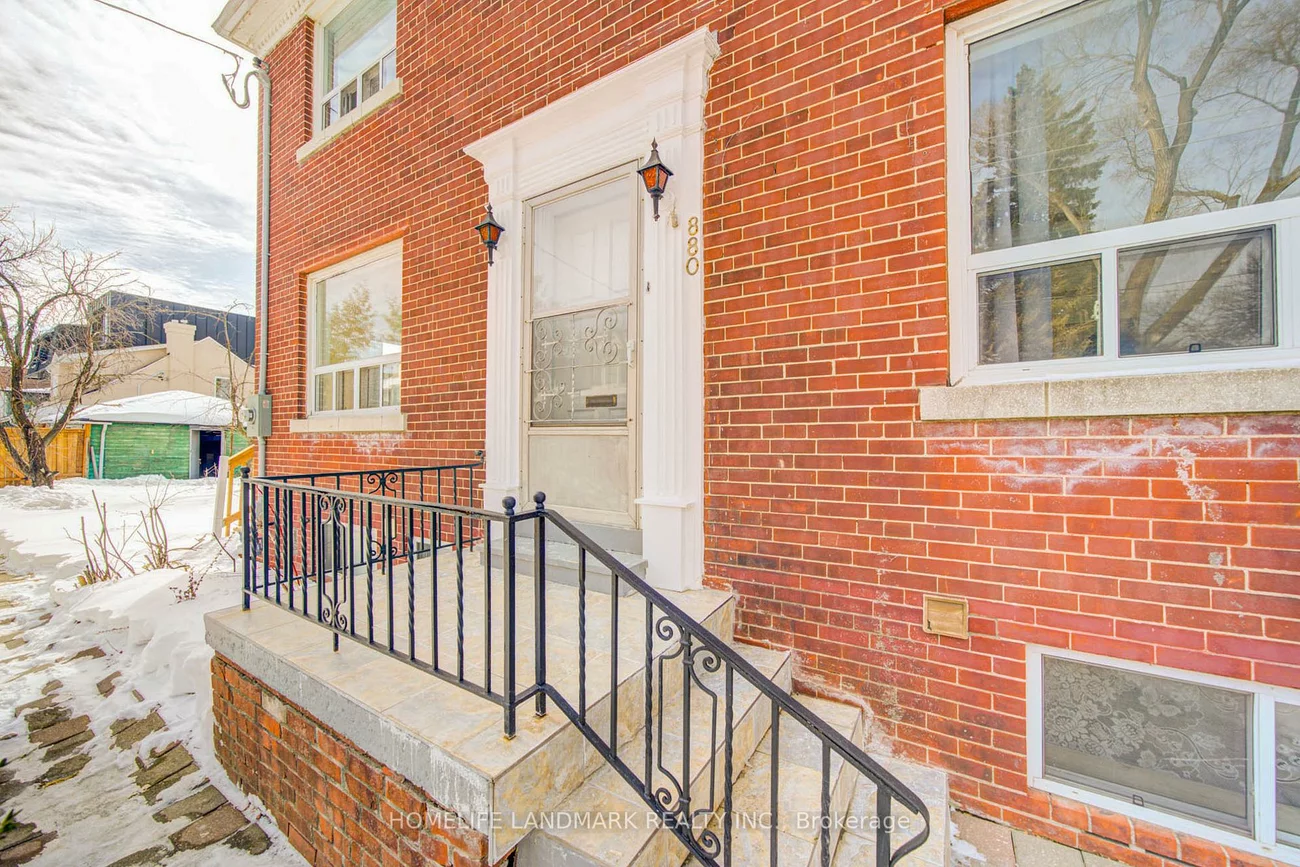 880, Shaw, Dovercourt-Wallace Emerson-Junction, Toronto