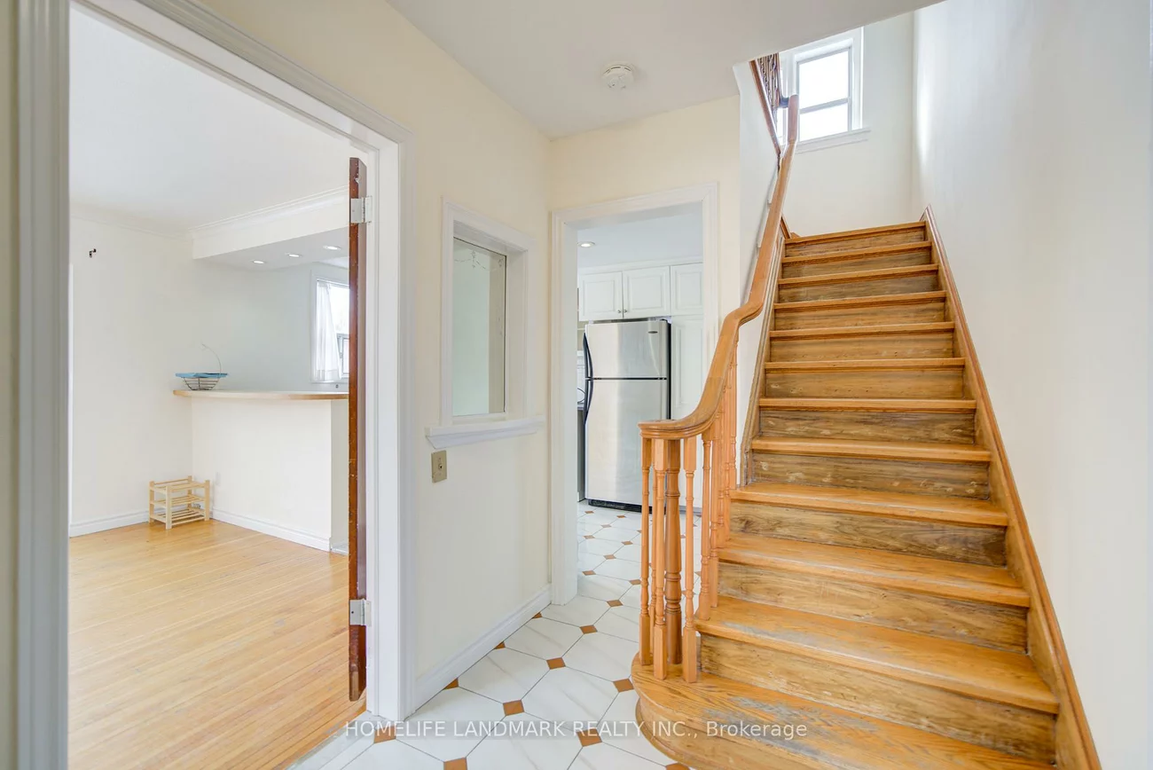 880, Shaw, Dovercourt-Wallace Emerson-Junction, Toronto