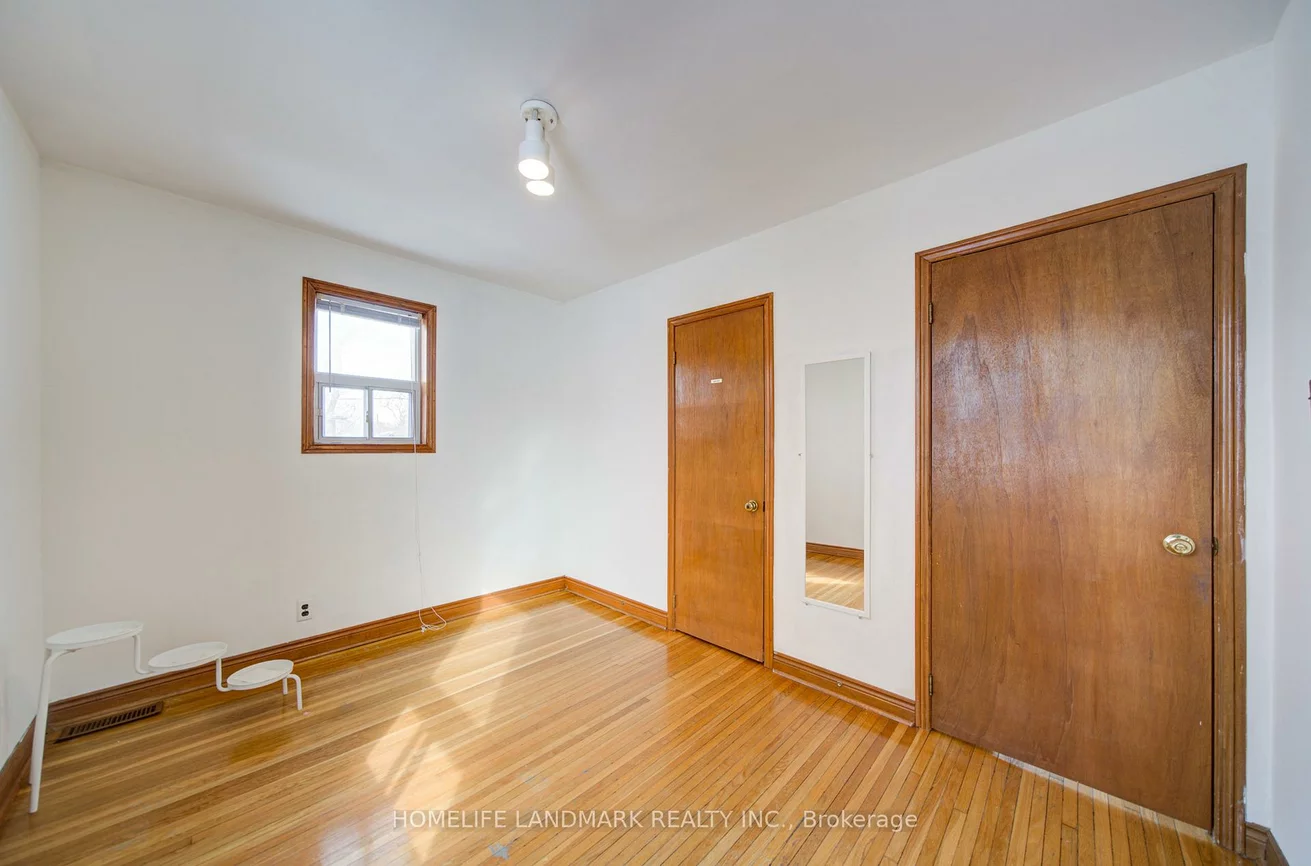 880, Shaw, Dovercourt-Wallace Emerson-Junction, Toronto