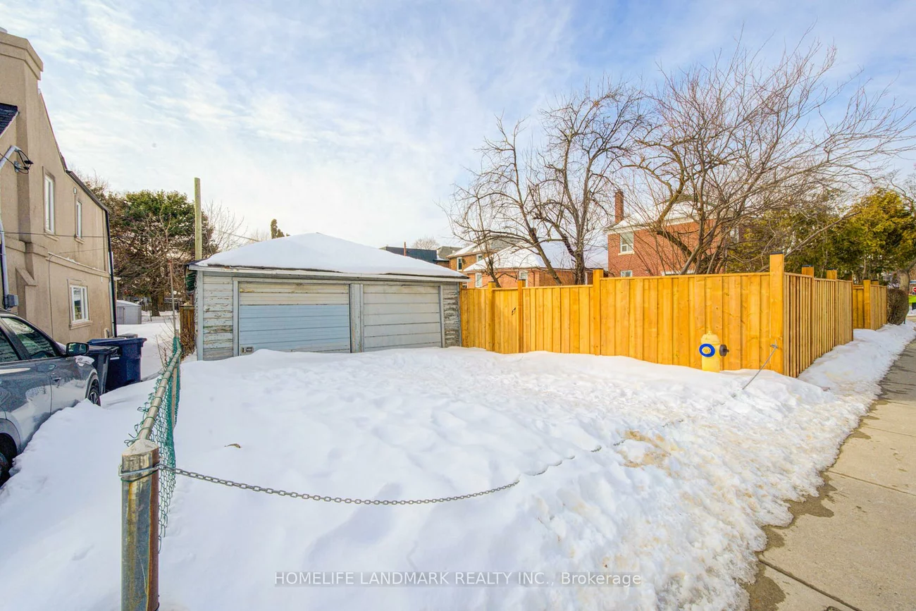 880, Shaw, Dovercourt-Wallace Emerson-Junction, Toronto