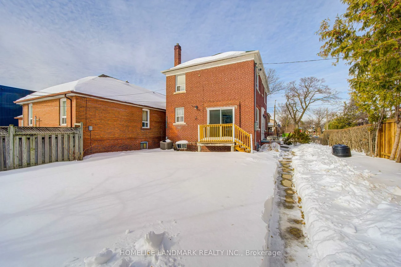 880, Shaw, Dovercourt-Wallace Emerson-Junction, Toronto