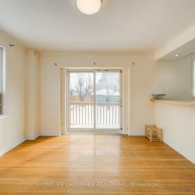 880, Shaw, Dovercourt-Wallace Emerson-Junction, Toronto