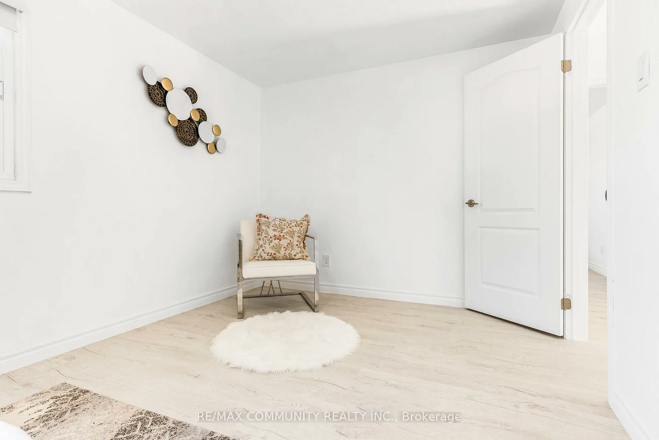 42, Kay, Mount Olive-Silverstone-Jamestown, Toronto