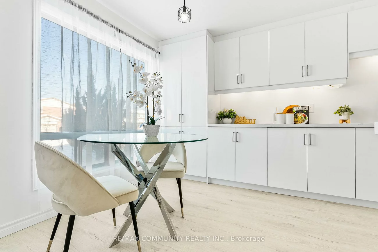 42, Kay, Mount Olive-Silverstone-Jamestown, Toronto