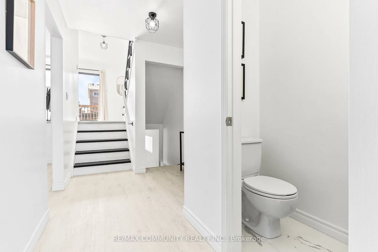 42, Kay, Mount Olive-Silverstone-Jamestown, Toronto