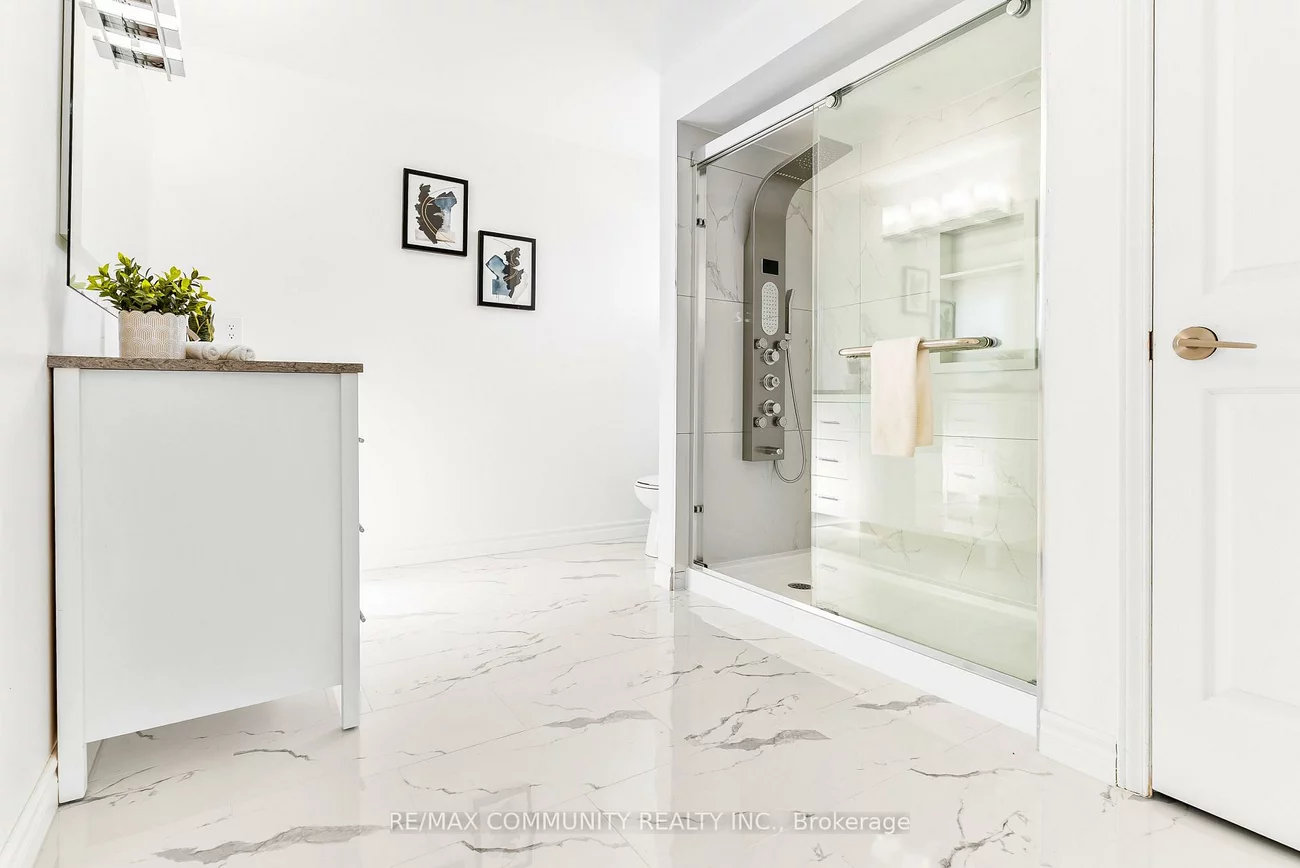 42, Kay, Mount Olive-Silverstone-Jamestown, Toronto