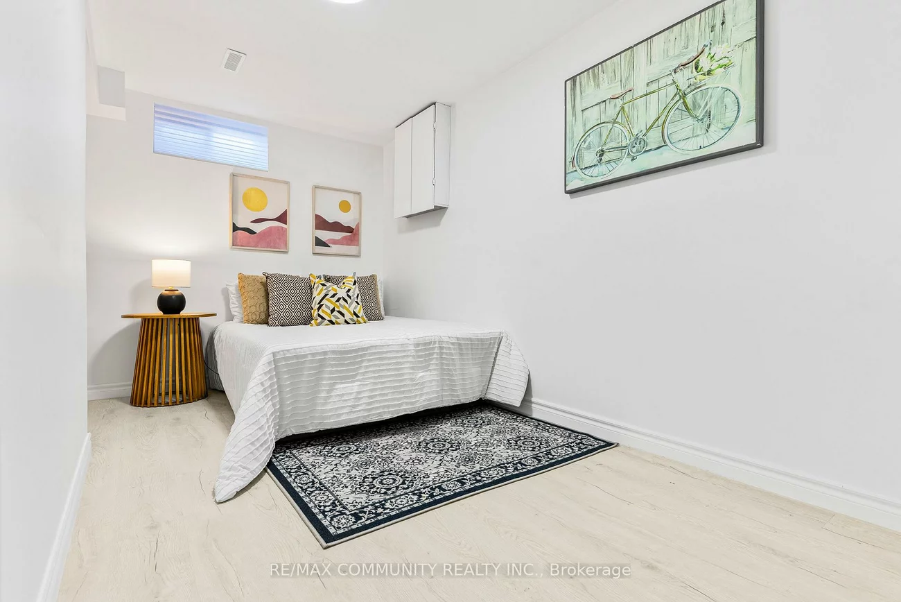 42, Kay, Mount Olive-Silverstone-Jamestown, Toronto