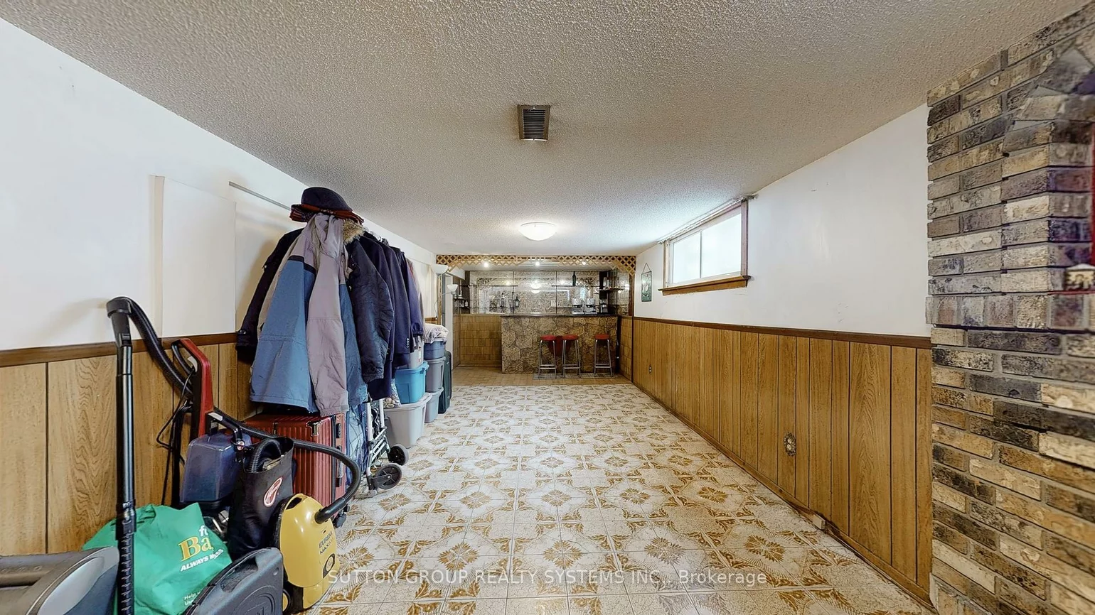 199, Strathnairn, Beechborough-Greenbrook, Toronto