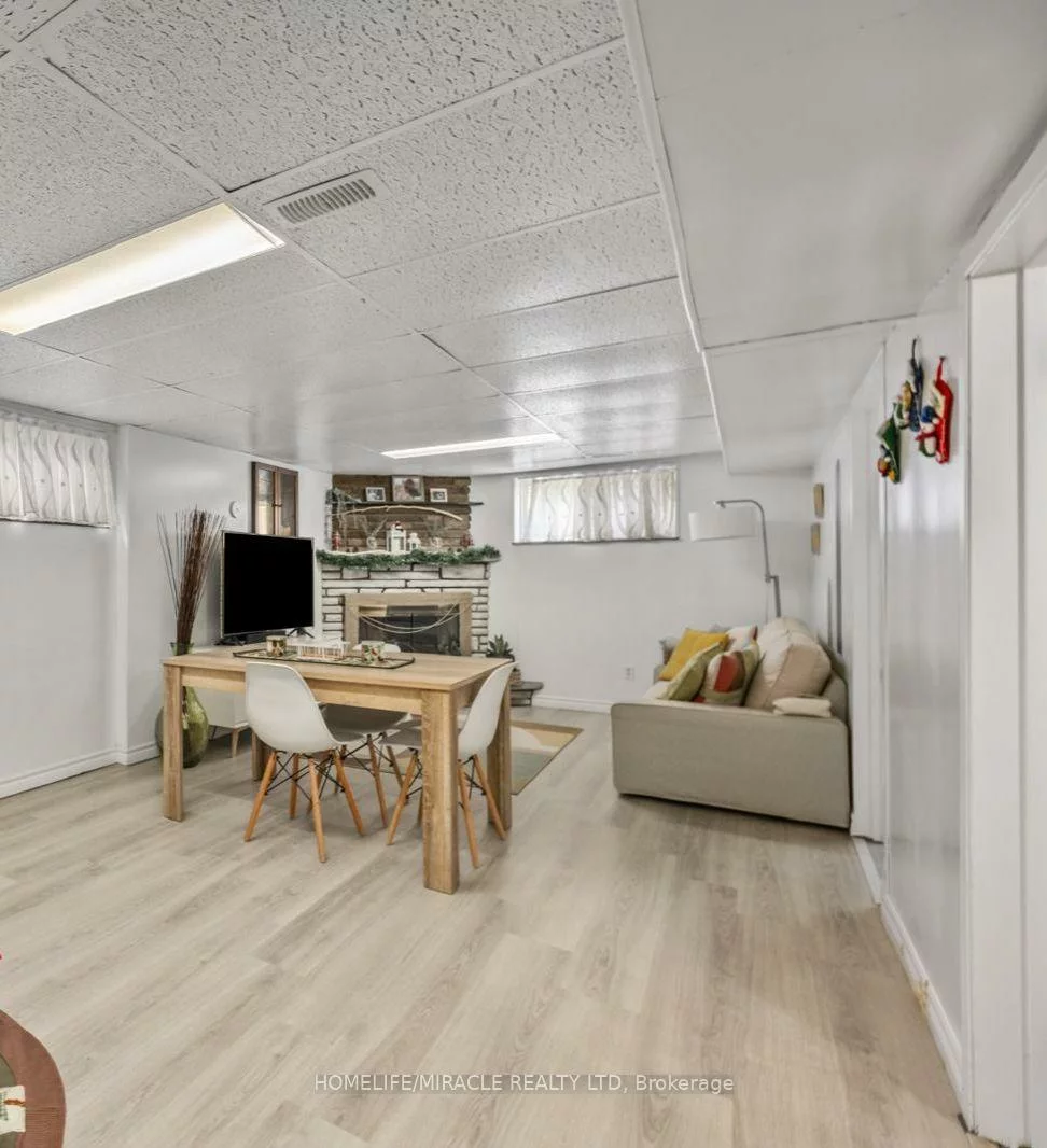 78, Cherrylawn, Humber Summit, Toronto