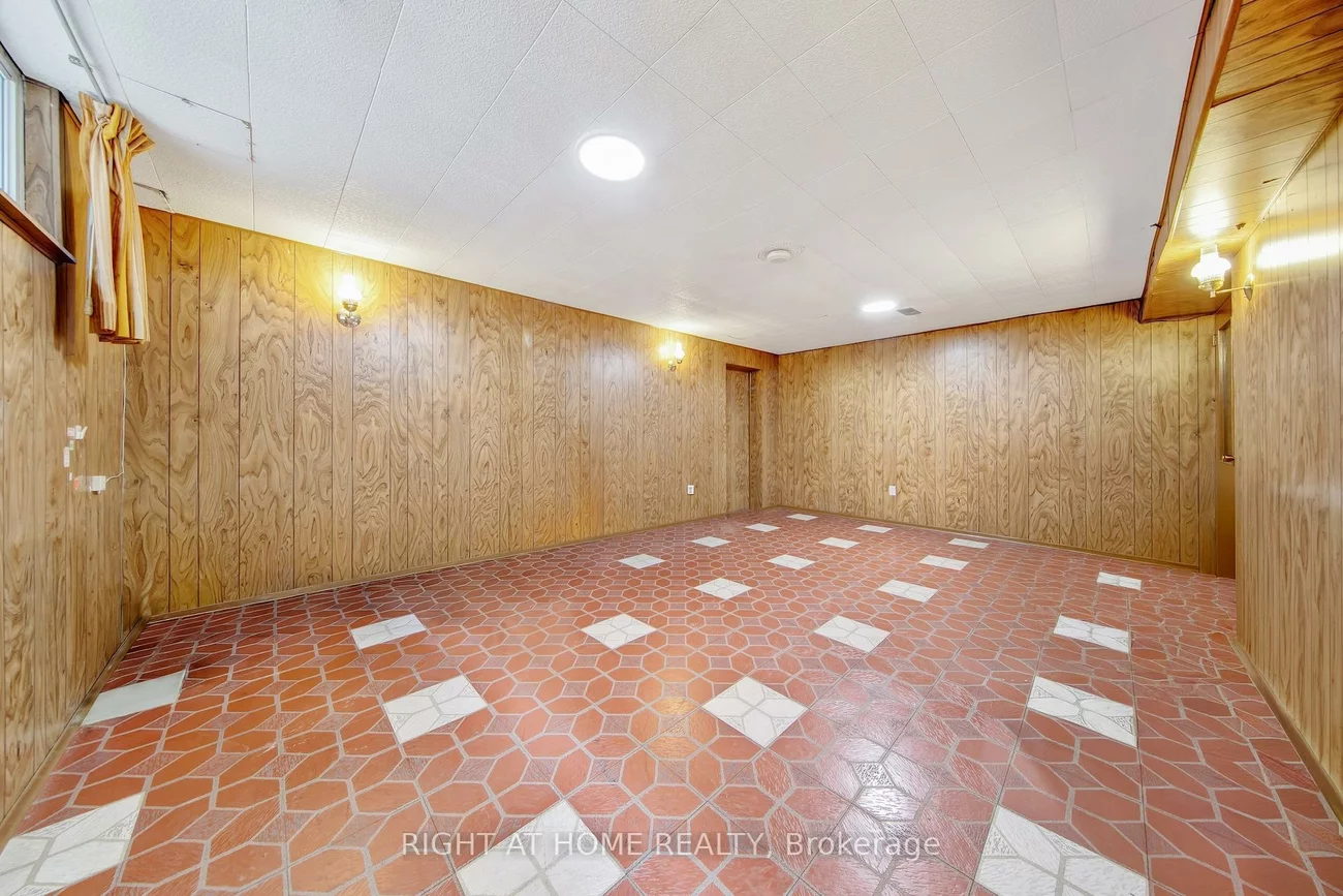 234, Maple Leaf, Rustic, Toronto