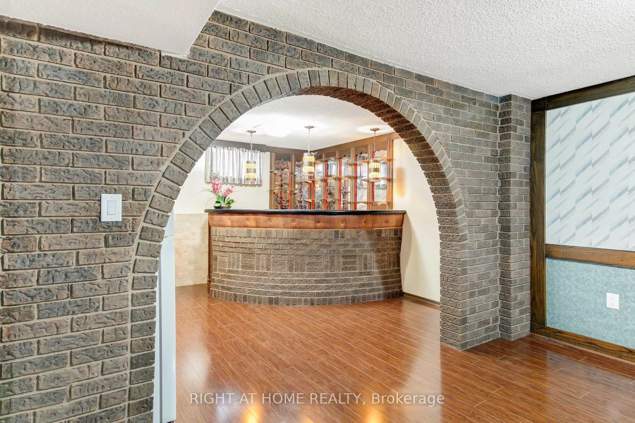 234, Maple Leaf, Rustic, Toronto