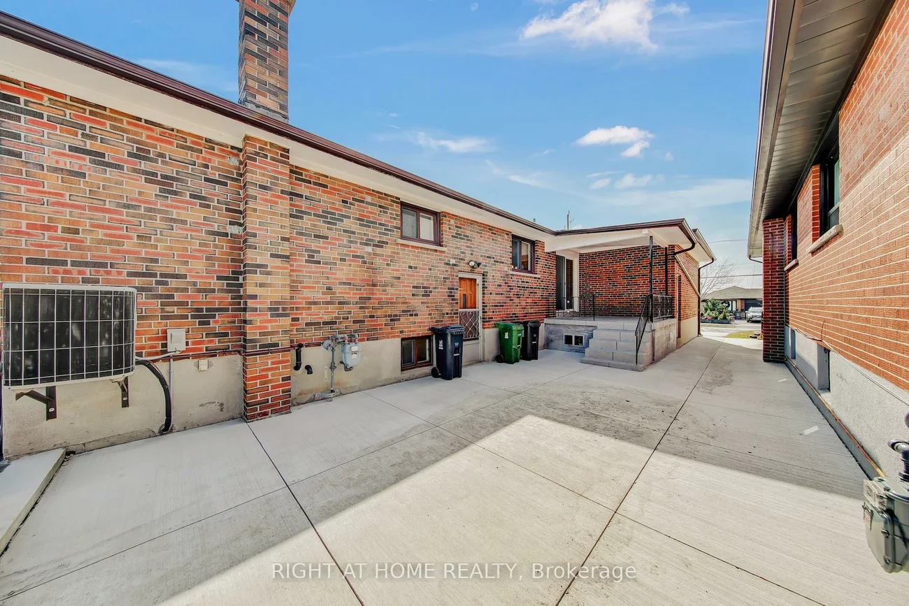 234, Maple Leaf, Rustic, Toronto