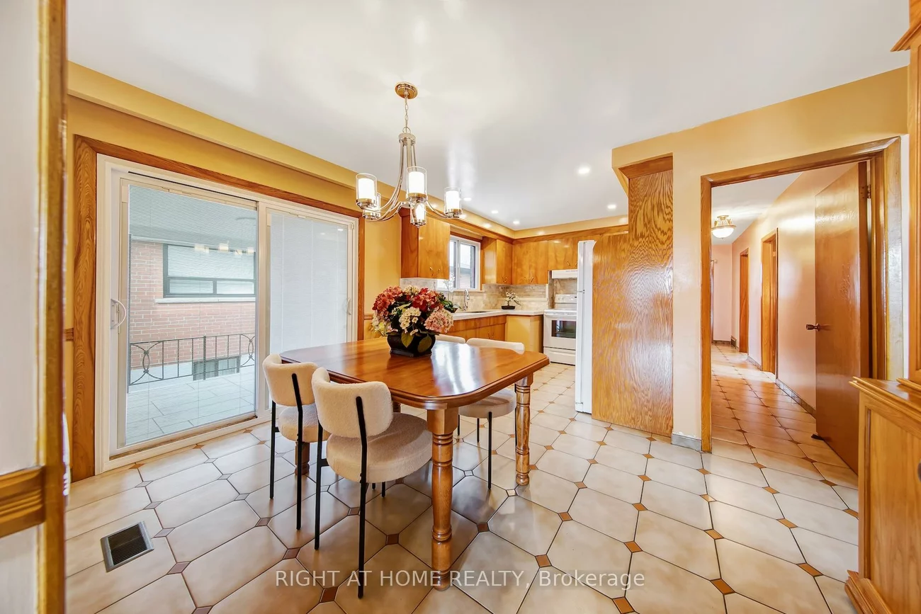 234, Maple Leaf, Rustic, Toronto