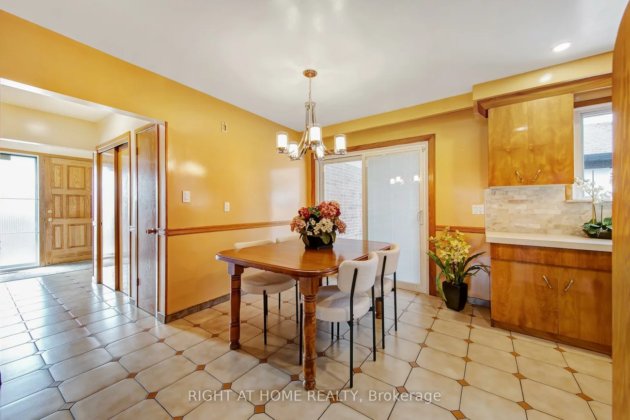 234, Maple Leaf, Rustic, Toronto