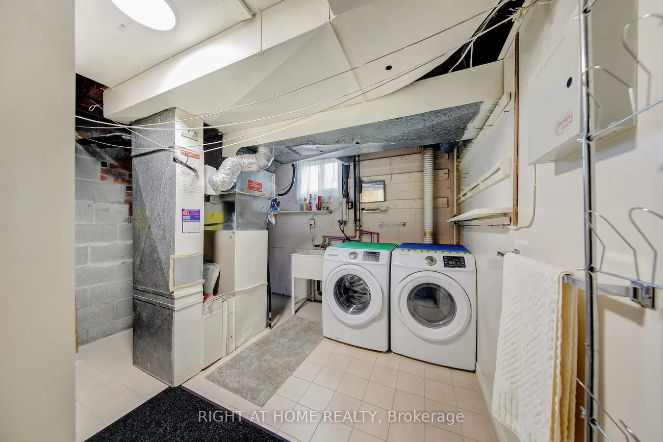 234, Maple Leaf, Rustic, Toronto