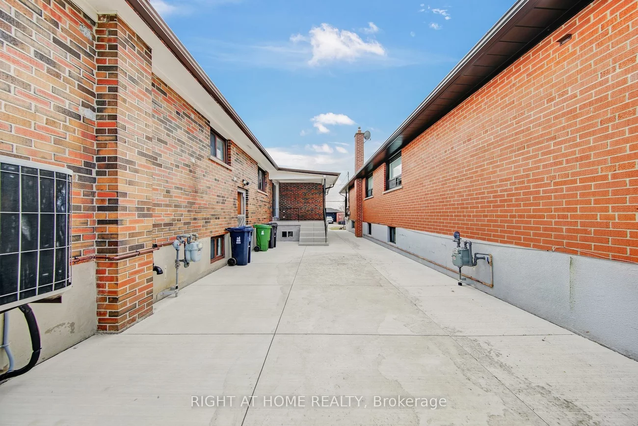 234, Maple Leaf, Rustic, Toronto