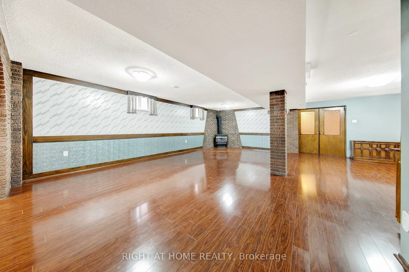 234, Maple Leaf, Rustic, Toronto