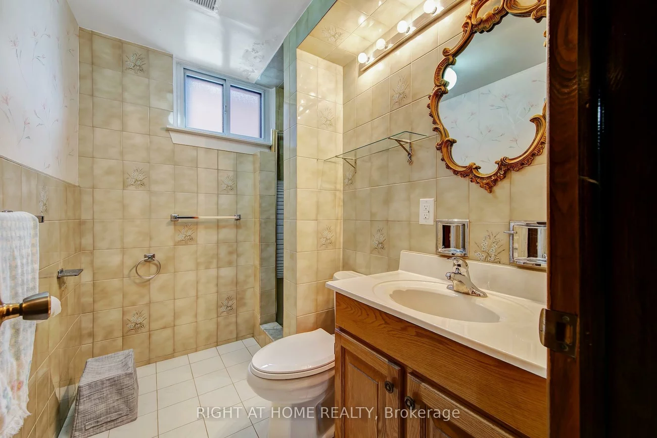 234, Maple Leaf, Rustic, Toronto