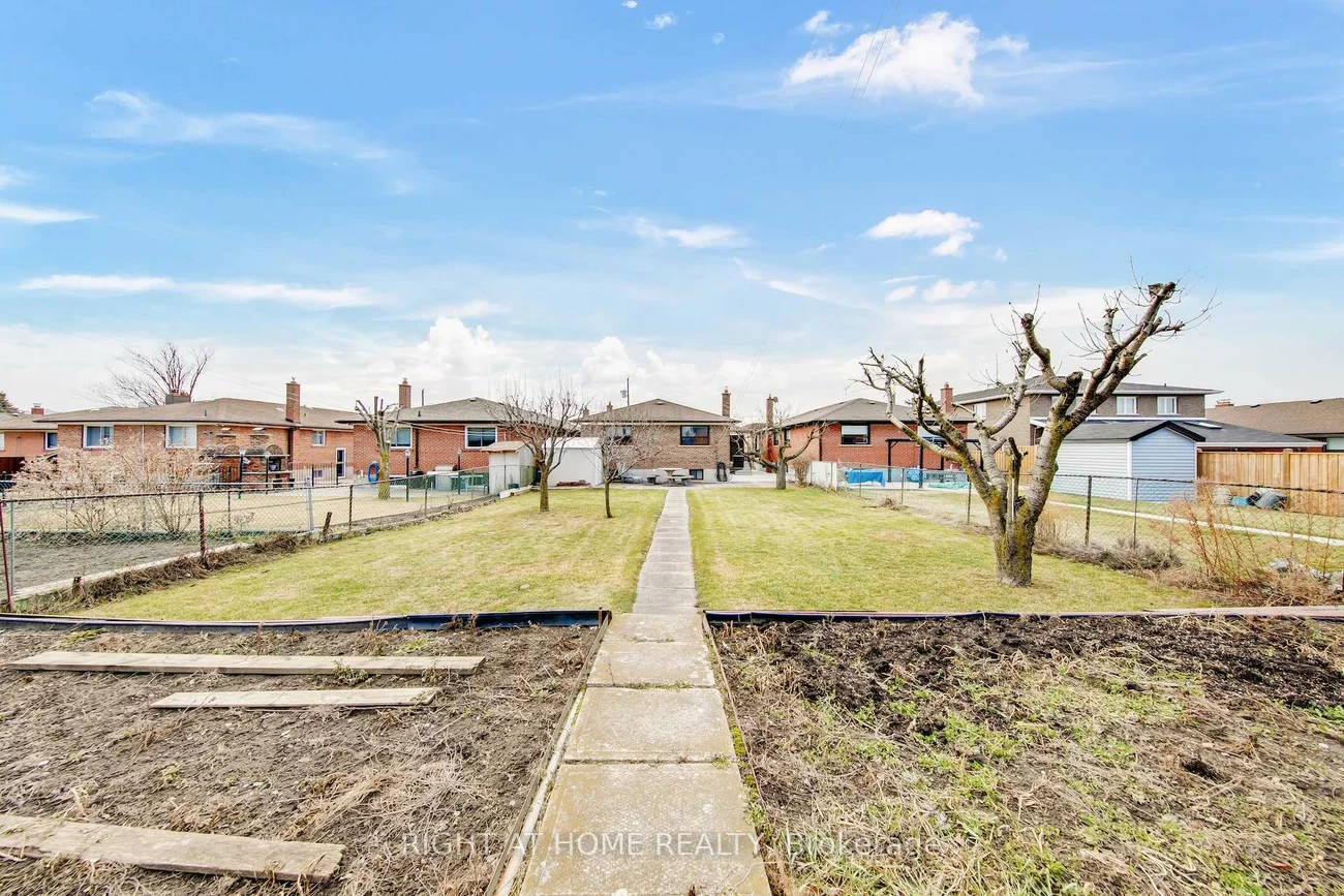 234, Maple Leaf, Rustic, Toronto