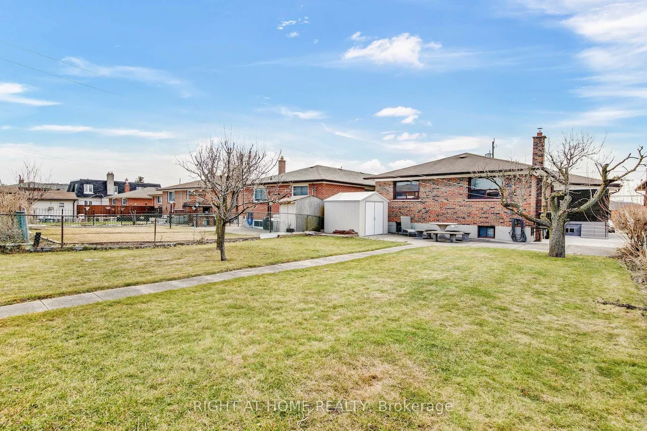 234, Maple Leaf, Rustic, Toronto