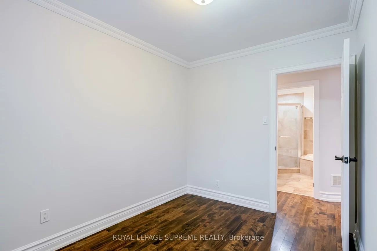 18, Fairweather, Brookhaven-Amesbury, Toronto