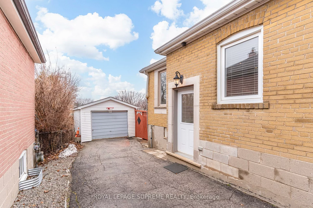 18, Fairweather, Brookhaven-Amesbury, Toronto