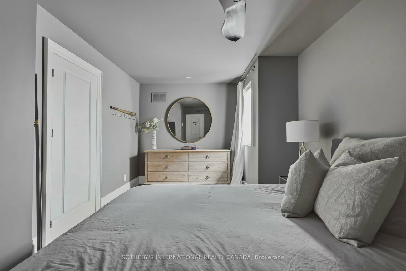 85, Strath, Kingsway South, Toronto