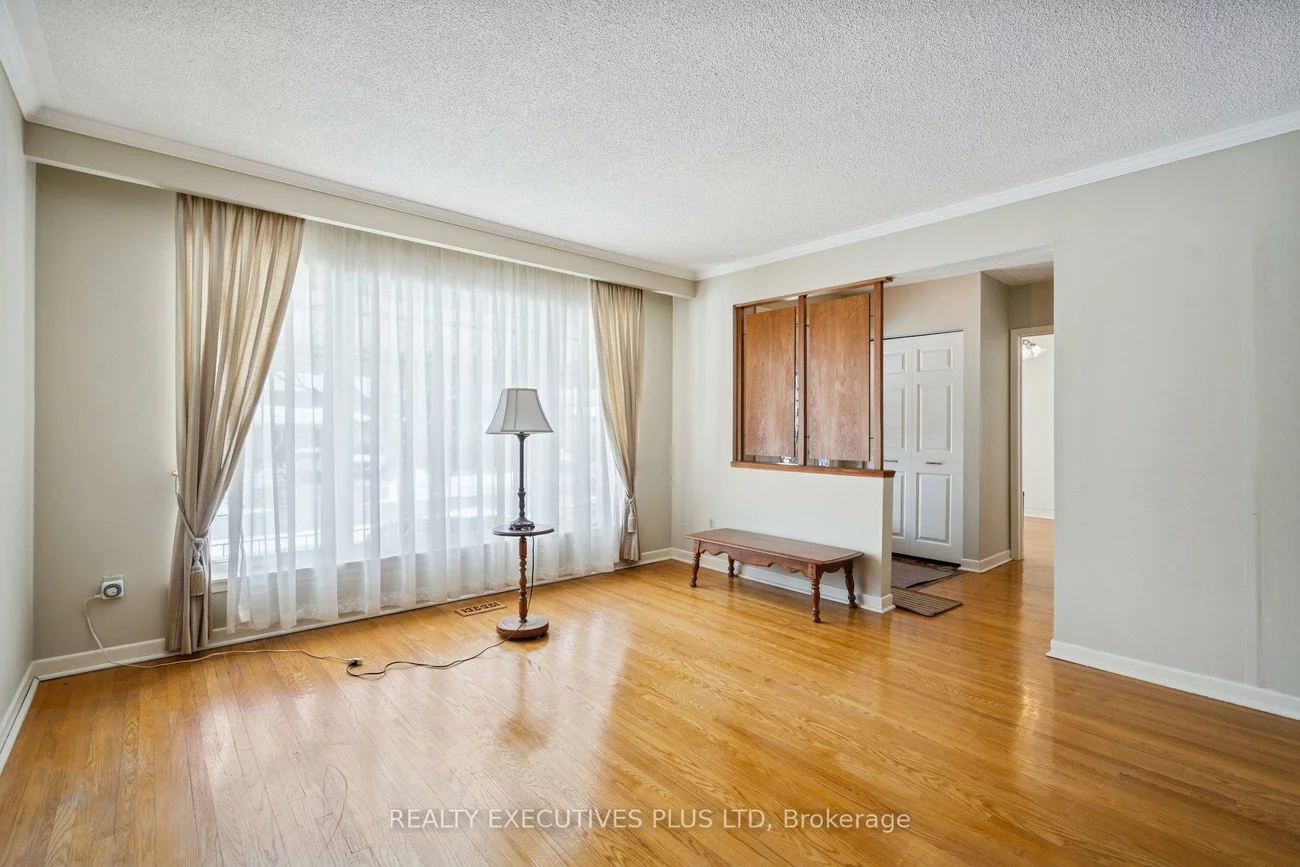 43, Marlebon, West Humber-Clairville, Toronto