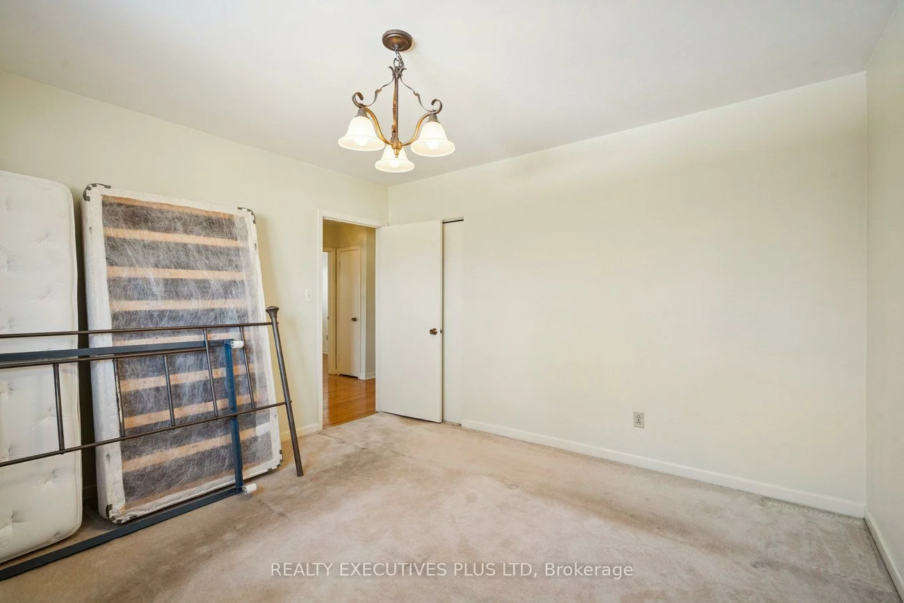 43, Marlebon, West Humber-Clairville, Toronto