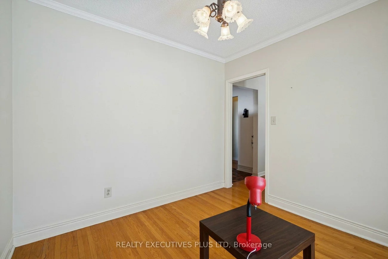 43, Marlebon, West Humber-Clairville, Toronto