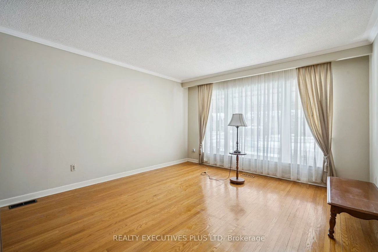 43, Marlebon, West Humber-Clairville, Toronto