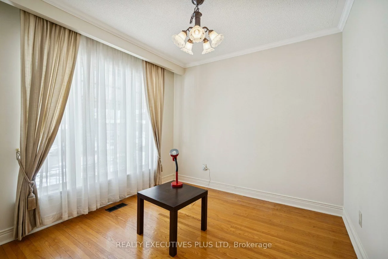 43, Marlebon, West Humber-Clairville, Toronto