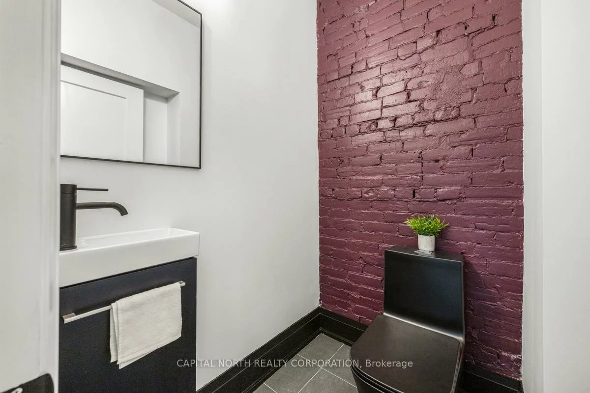 183, Laughton, Weston-Pellam Park, Toronto