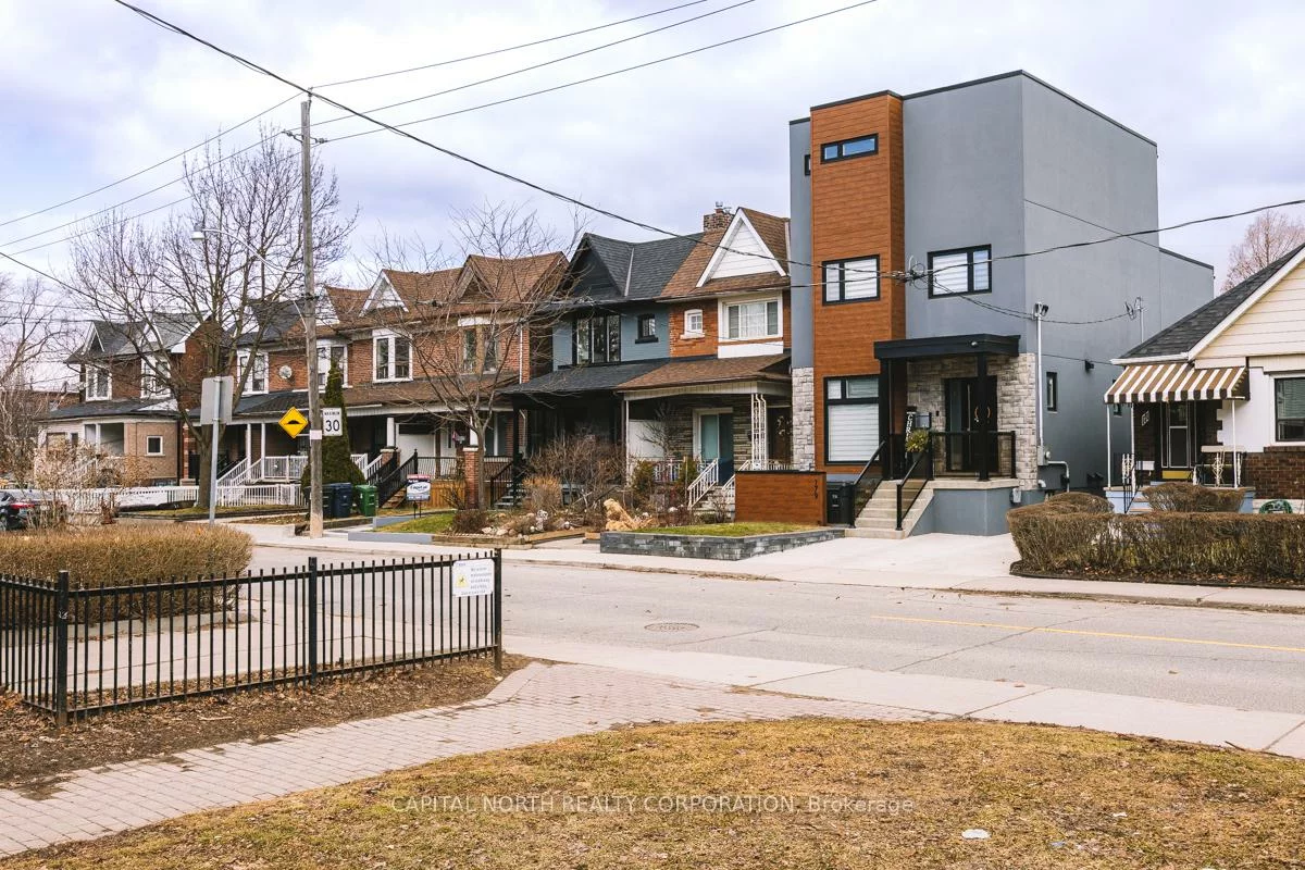 183, Laughton, Weston-Pellam Park, Toronto