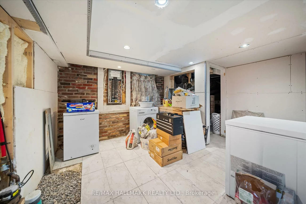 160, Silverthorn, Keelesdale-Eglinton West, Toronto