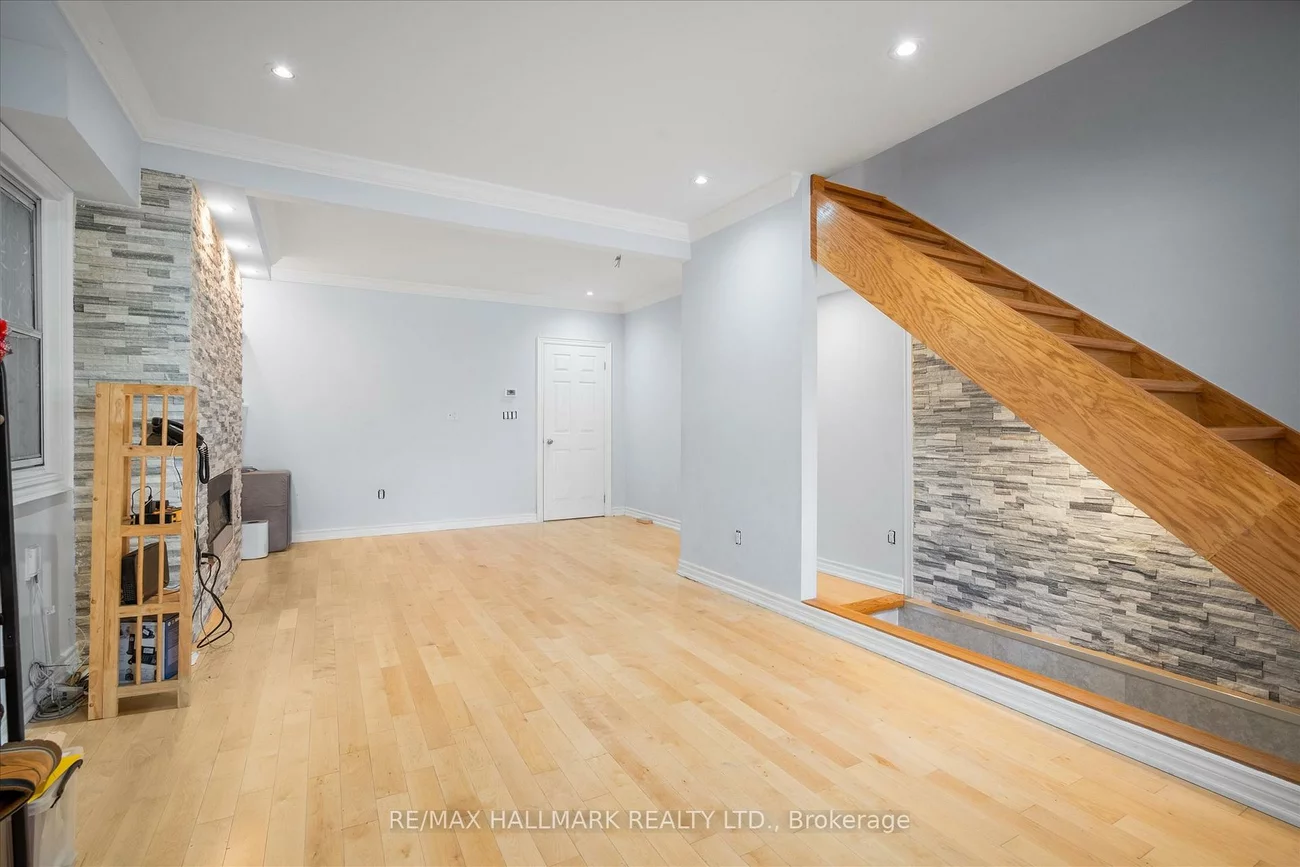 160, Silverthorn, Keelesdale-Eglinton West, Toronto