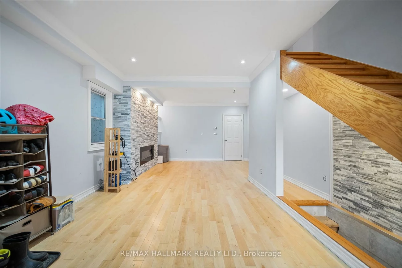 160, Silverthorn, Keelesdale-Eglinton West, Toronto