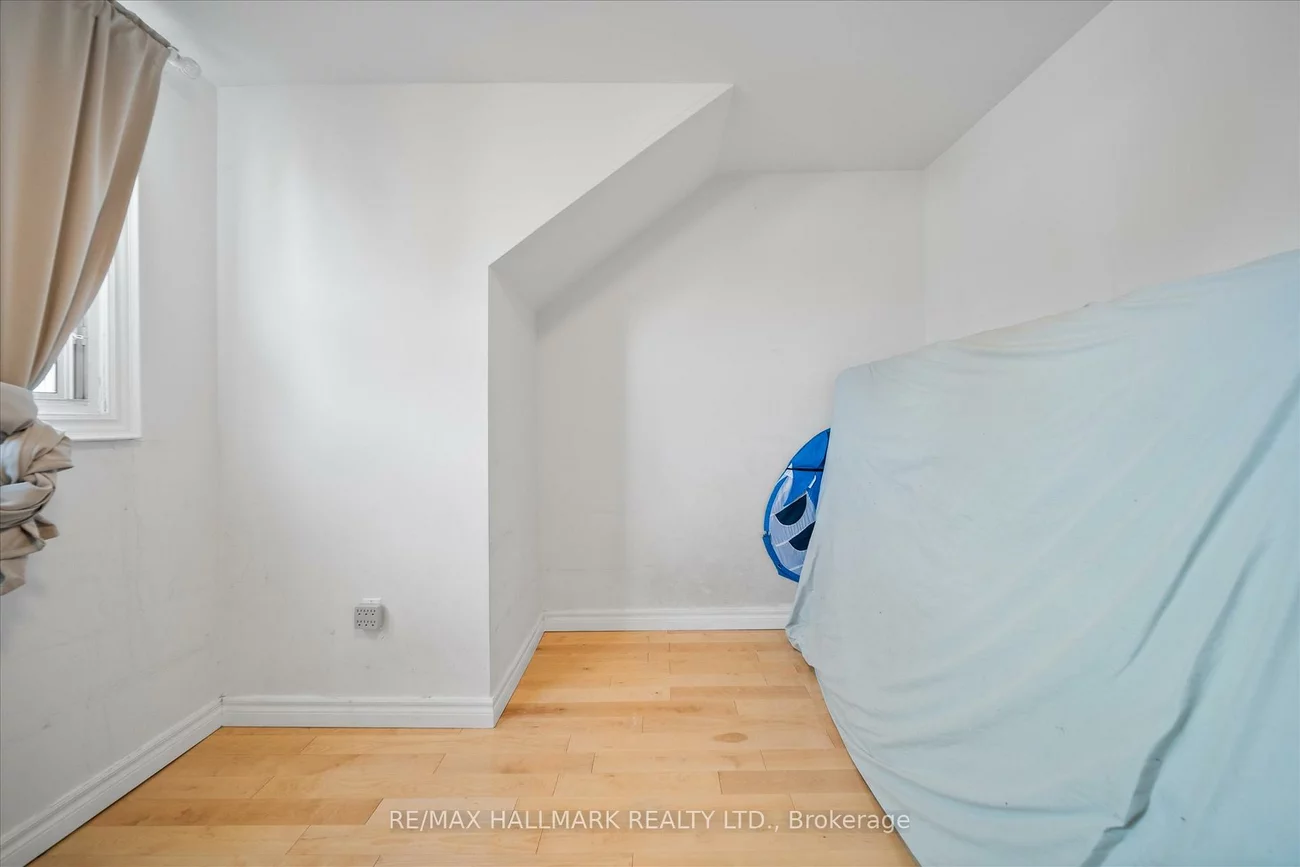 160, Silverthorn, Keelesdale-Eglinton West, Toronto