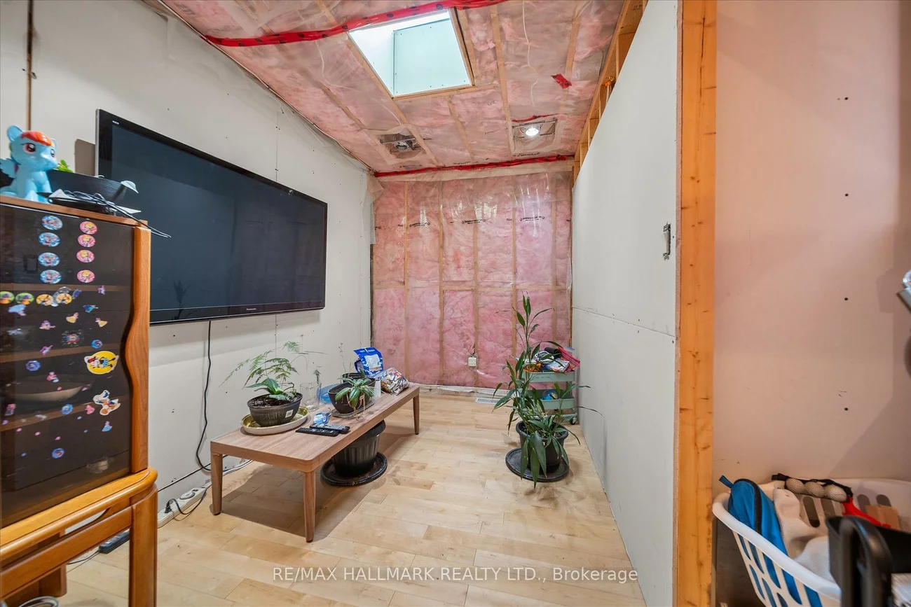 160, Silverthorn, Keelesdale-Eglinton West, Toronto