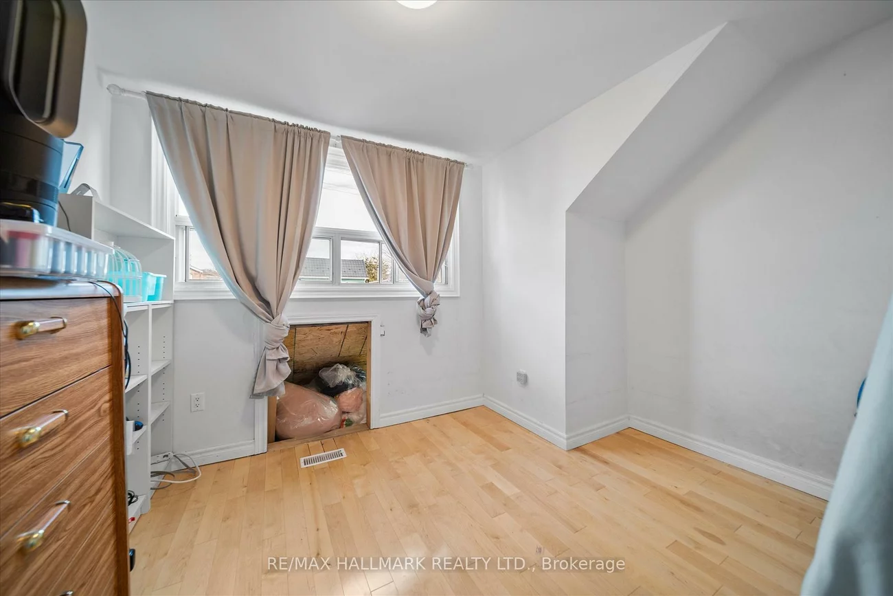 160, Silverthorn, Keelesdale-Eglinton West, Toronto