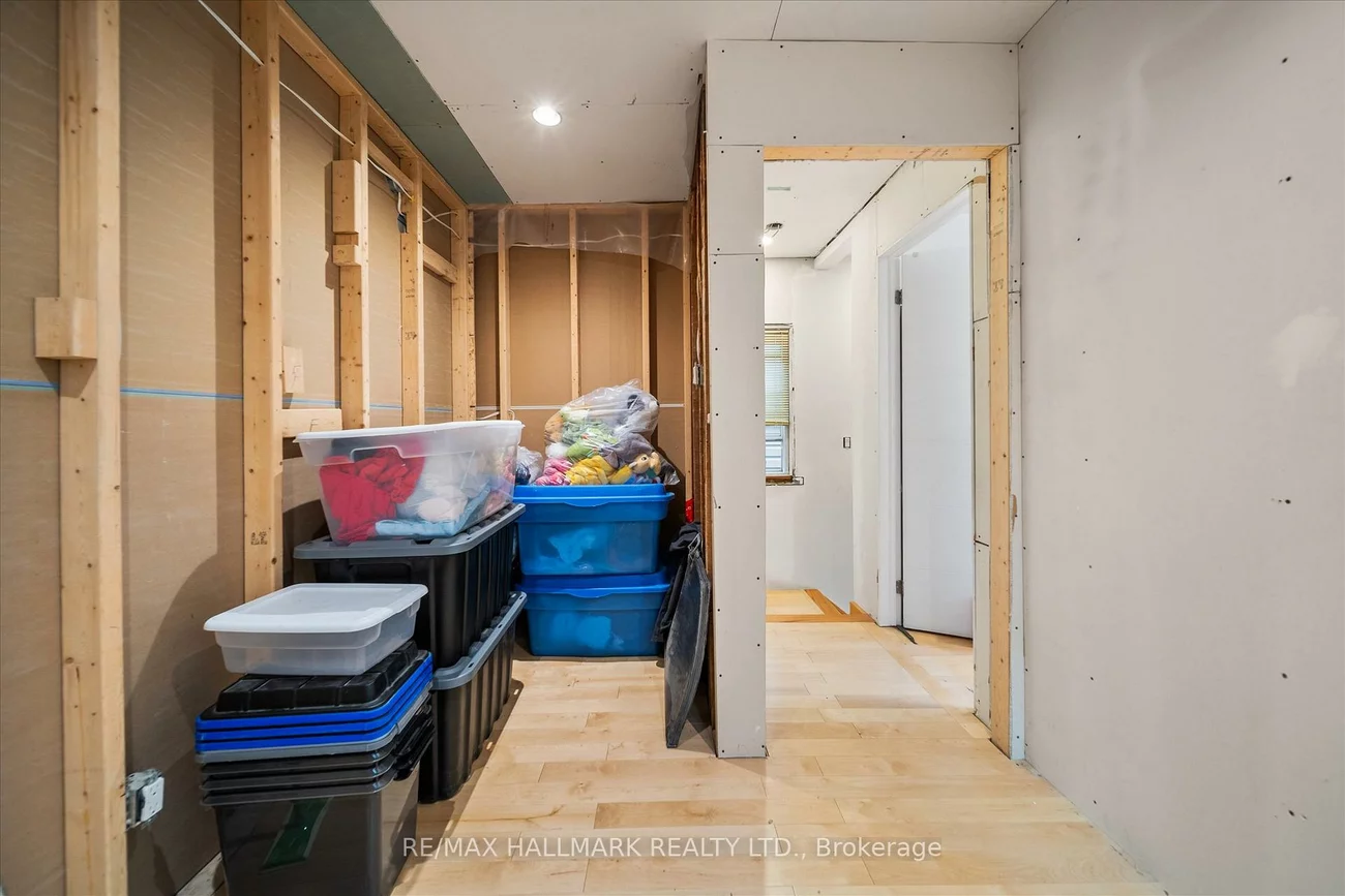 160, Silverthorn, Keelesdale-Eglinton West, Toronto