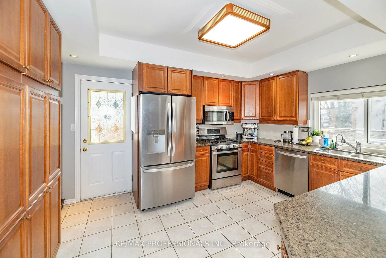 4625, Dundas, Kingsway South, Toronto