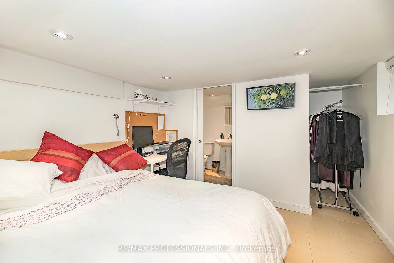 4625, Dundas, Kingsway South, Toronto