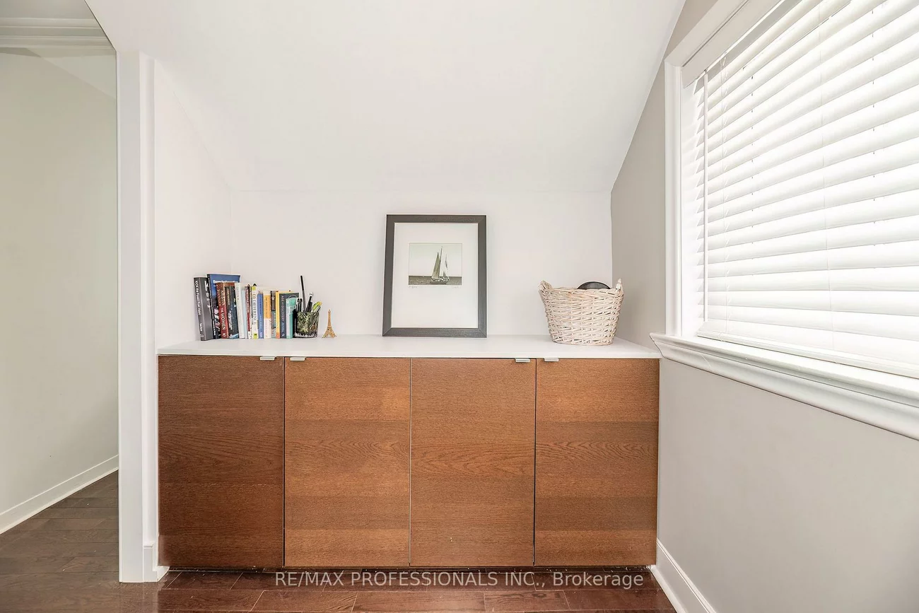 4625, Dundas, Kingsway South, Toronto