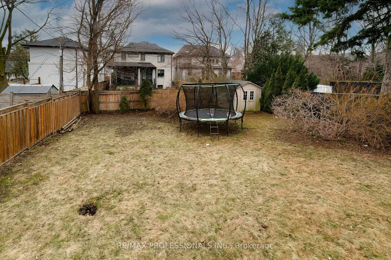 4625, Dundas, Kingsway South, Toronto